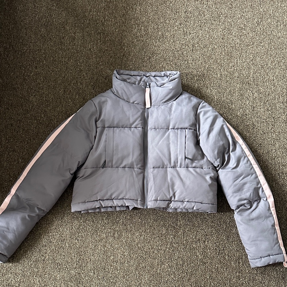 Gymshark Light Gray w/pink strip Cropped Puffer Jacket with Pale Pink Stripe